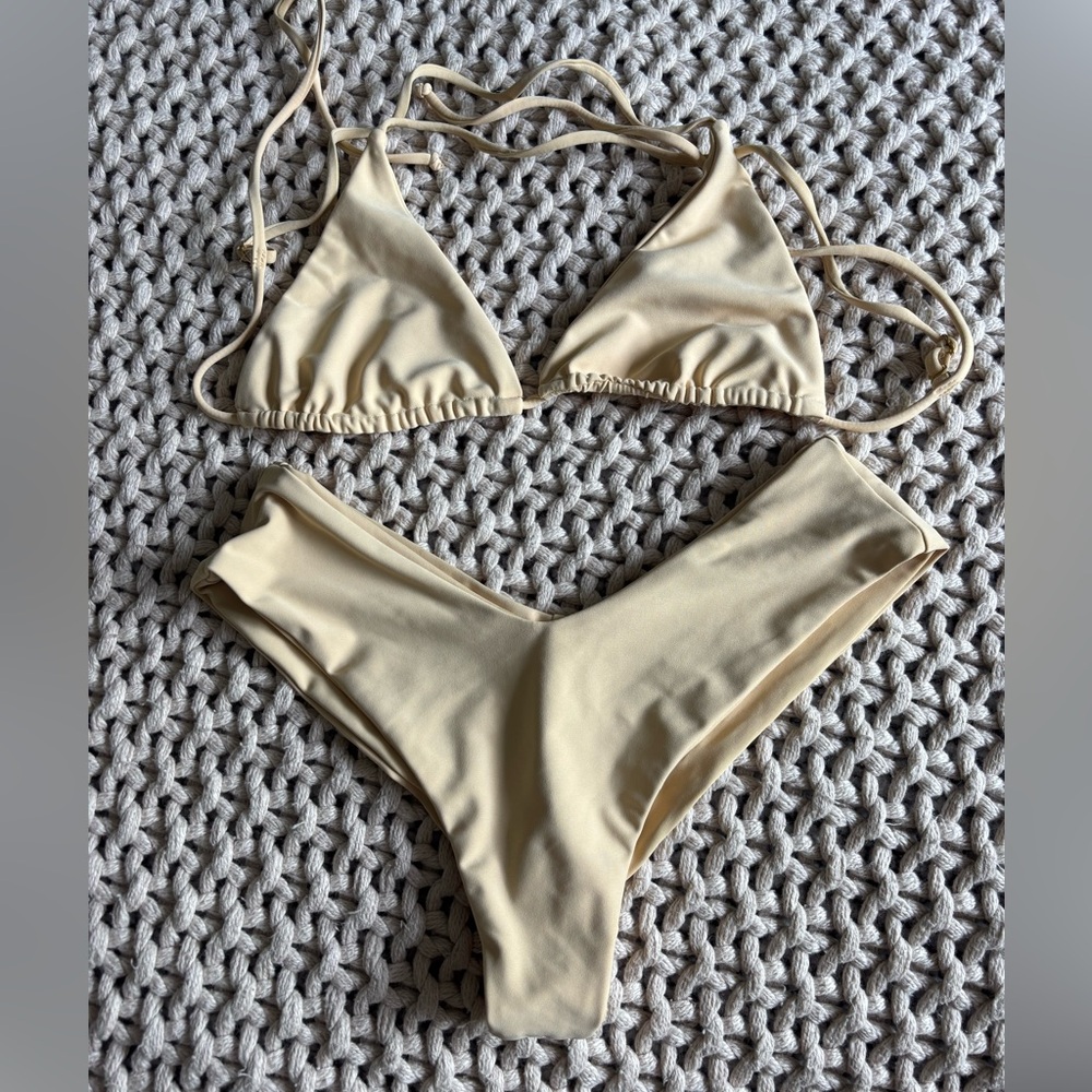 Skatie Buttercup Bikini Size S, Mandi Bottom, Ella Top